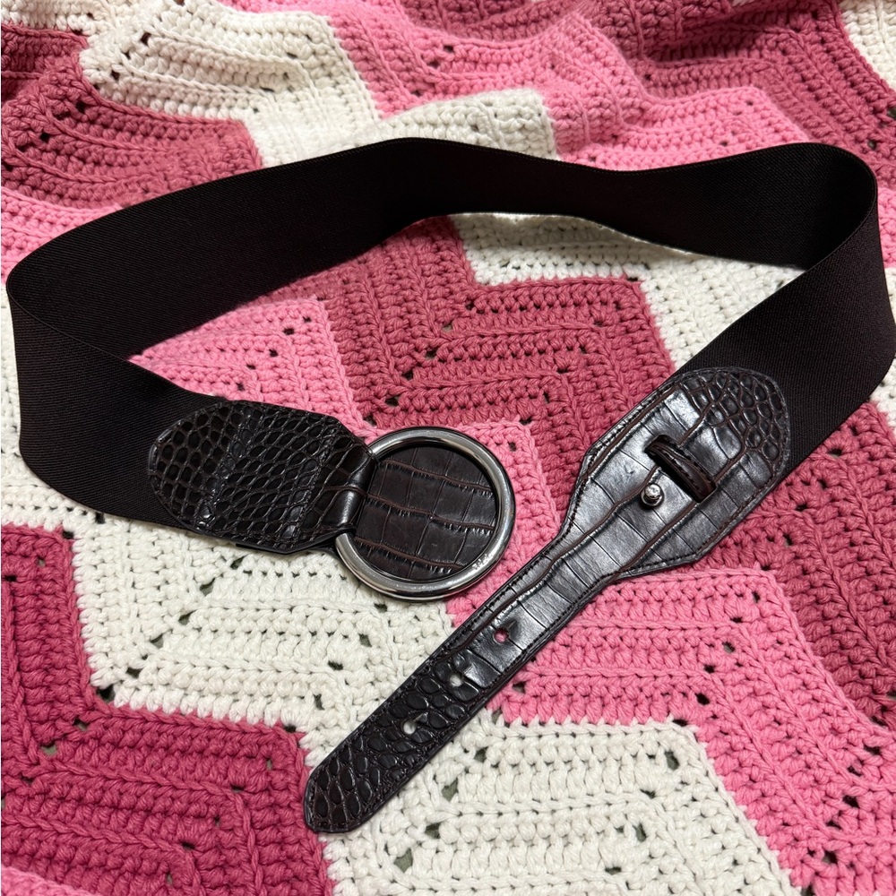 Laure Ralph Lauren vintage Dark brown Croc-Embossed Belt with Silver Buckle